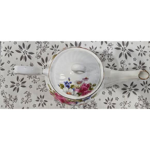 Grace Teaware Floral Teapot with Lid | White Porcelain | Gold Trim - Picture 9 of 15